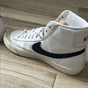Nike White and Black High-Tops